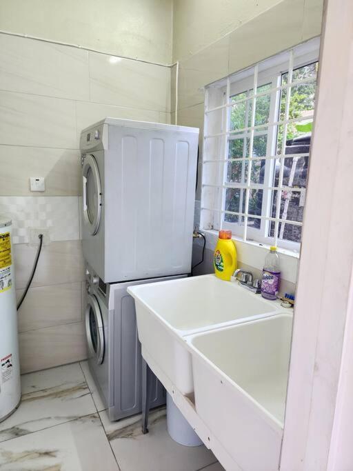 Spacious Luxury 3 Bed Rooms In Kingston Exteriér fotografie